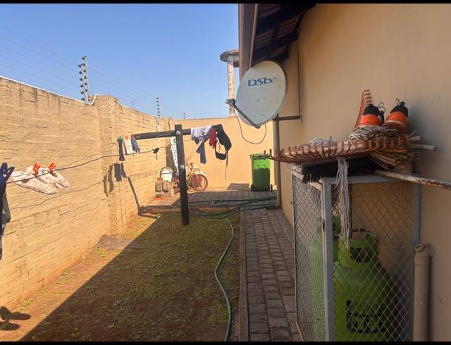 3 BEDROOM TOWNHOUSE FOR SALE IN ZSM INDUSTRIAL